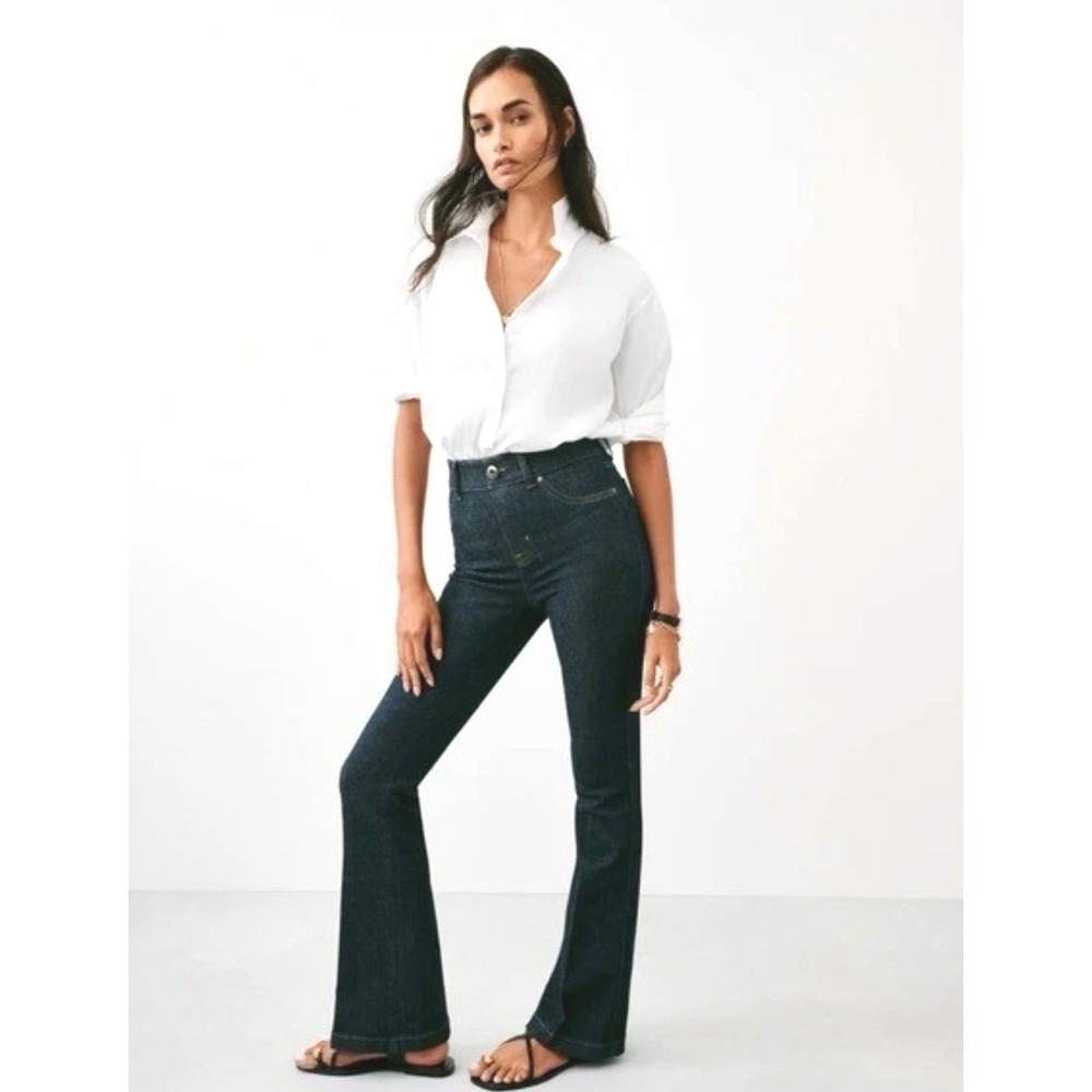 NEW Flare SpanxShape Everywear Jeans High Rise Womens Size M Slimming Boho Chic